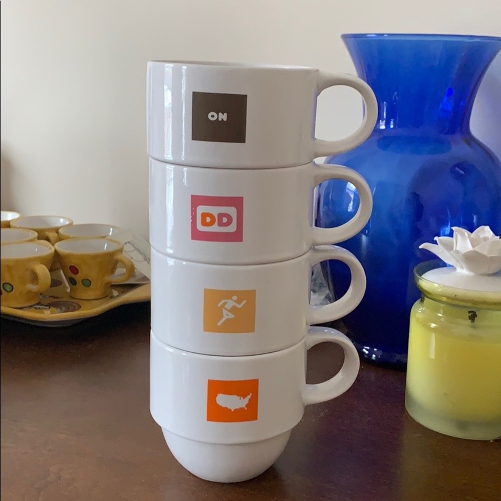 Dunkin 4 pc set mugs. 2007 America Runs On Dunkin